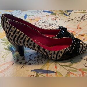 Not Rated Stars and Stripes Womens 8.5 Black & White Star Heels Lightly Worn